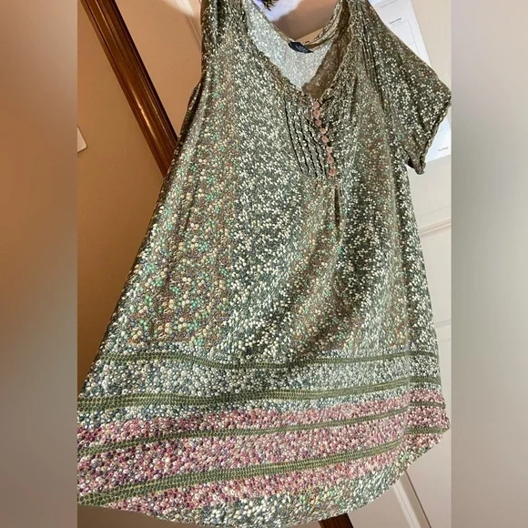 Faded glory sz-12/14, pheasant top- subtle colors, faux buttons, pleated bodice - Picture 7 of 16